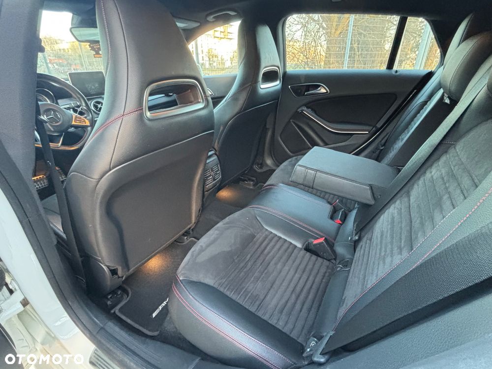 Mercedes-Benz CLA 250 4-Matic AMG Line - 28