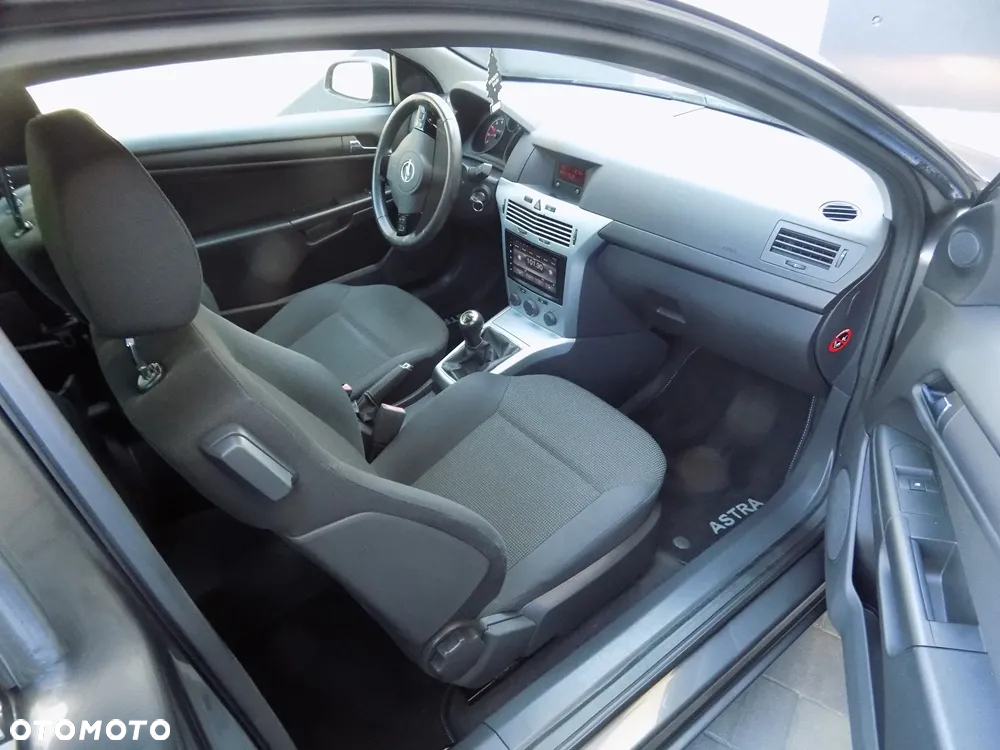 Opel Astra III GTC 1.4 Enjoy - 16