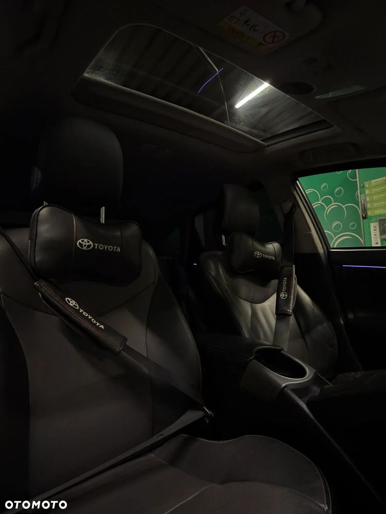 Toyota Prius (Hybrid) Executive - 8