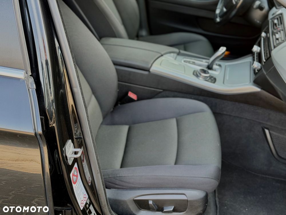 BMW Seria 5 525d xDrive - 18