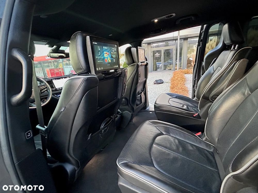 Chrysler Pacifica - 21