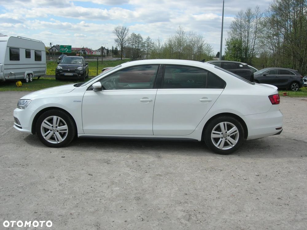 Volkswagen Jetta Hybrid - 2