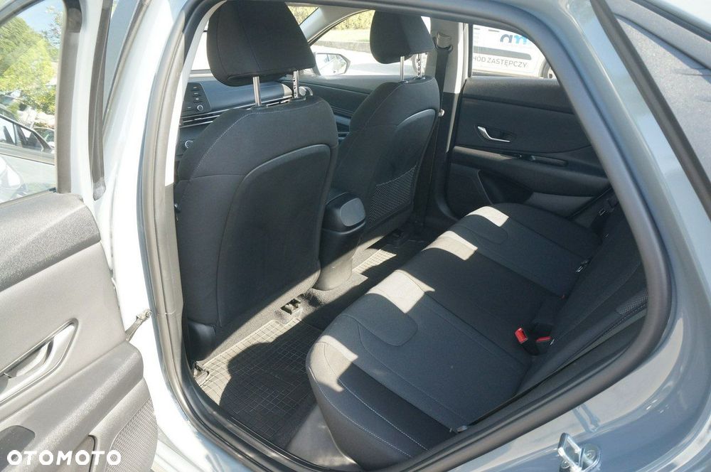 Hyundai Elantra - 23