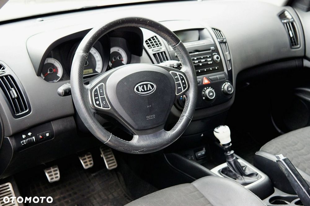 Kia Ceed - 9