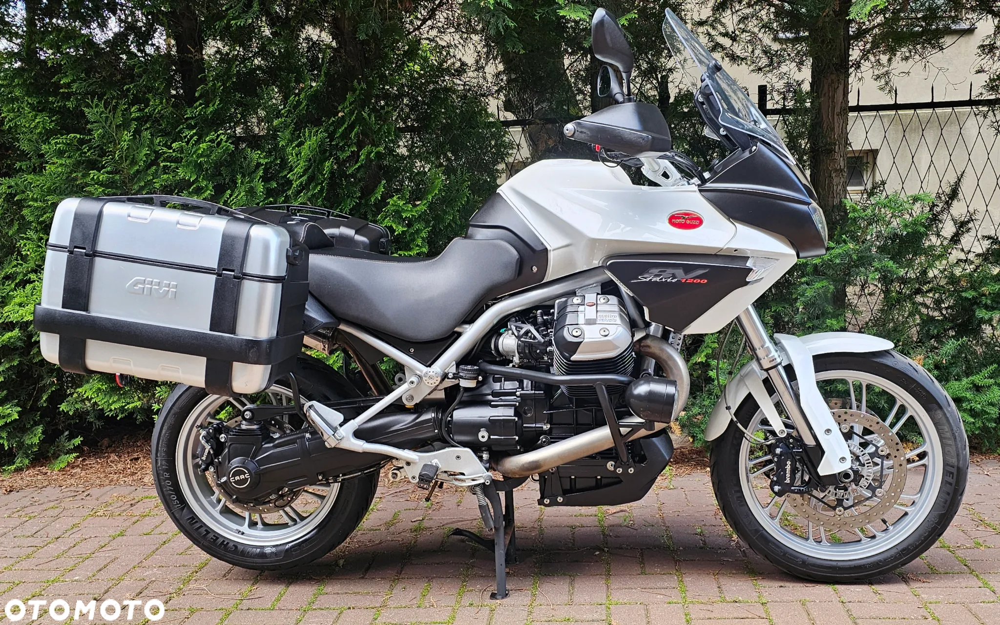 Moto Guzzi Stelvio - 2