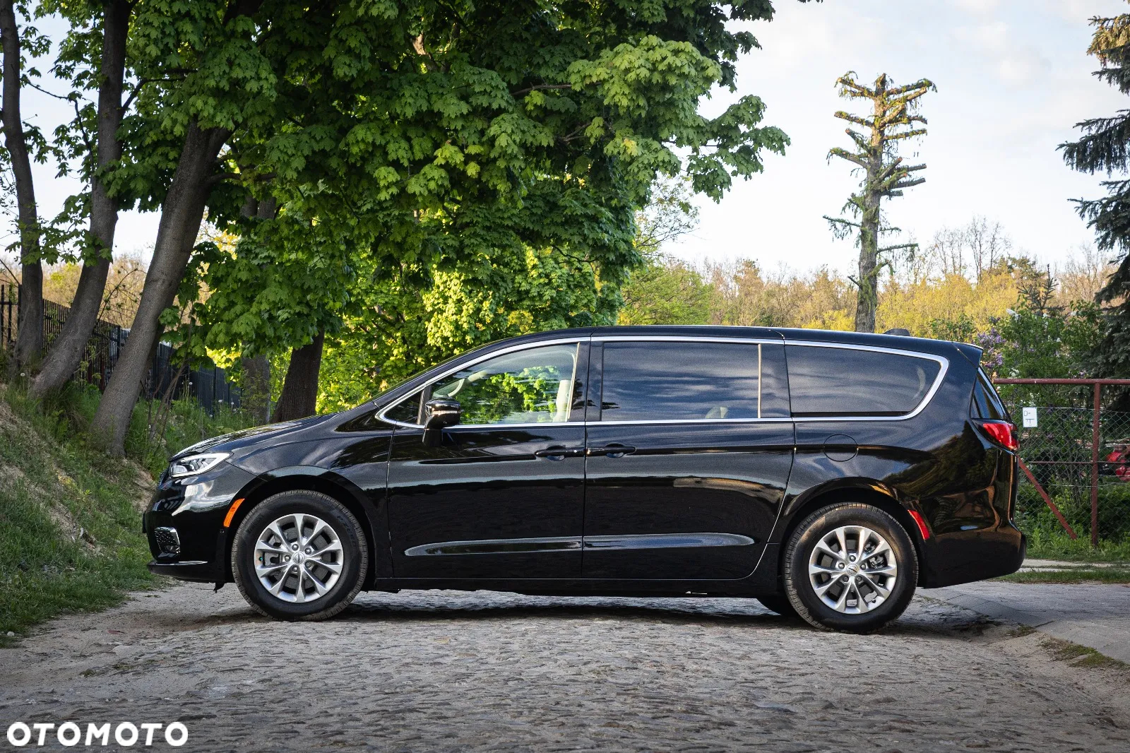 Chrysler Pacifica - 3