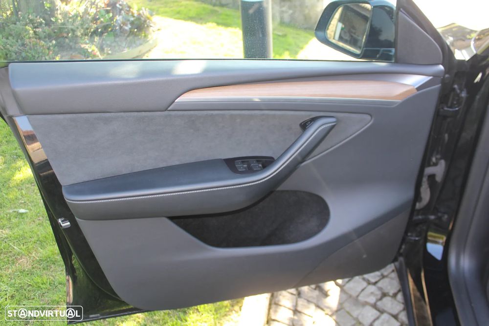 Tesla Model Y Performance Dual Motor AWD - 9