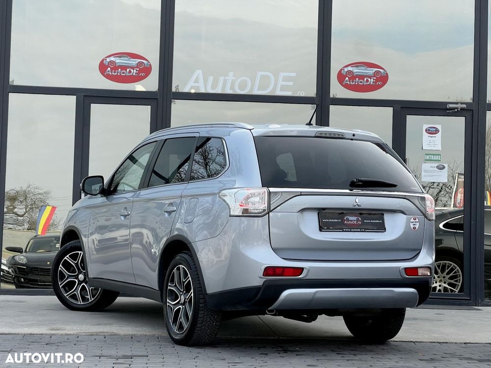 Mitsubishi Outlander - 4