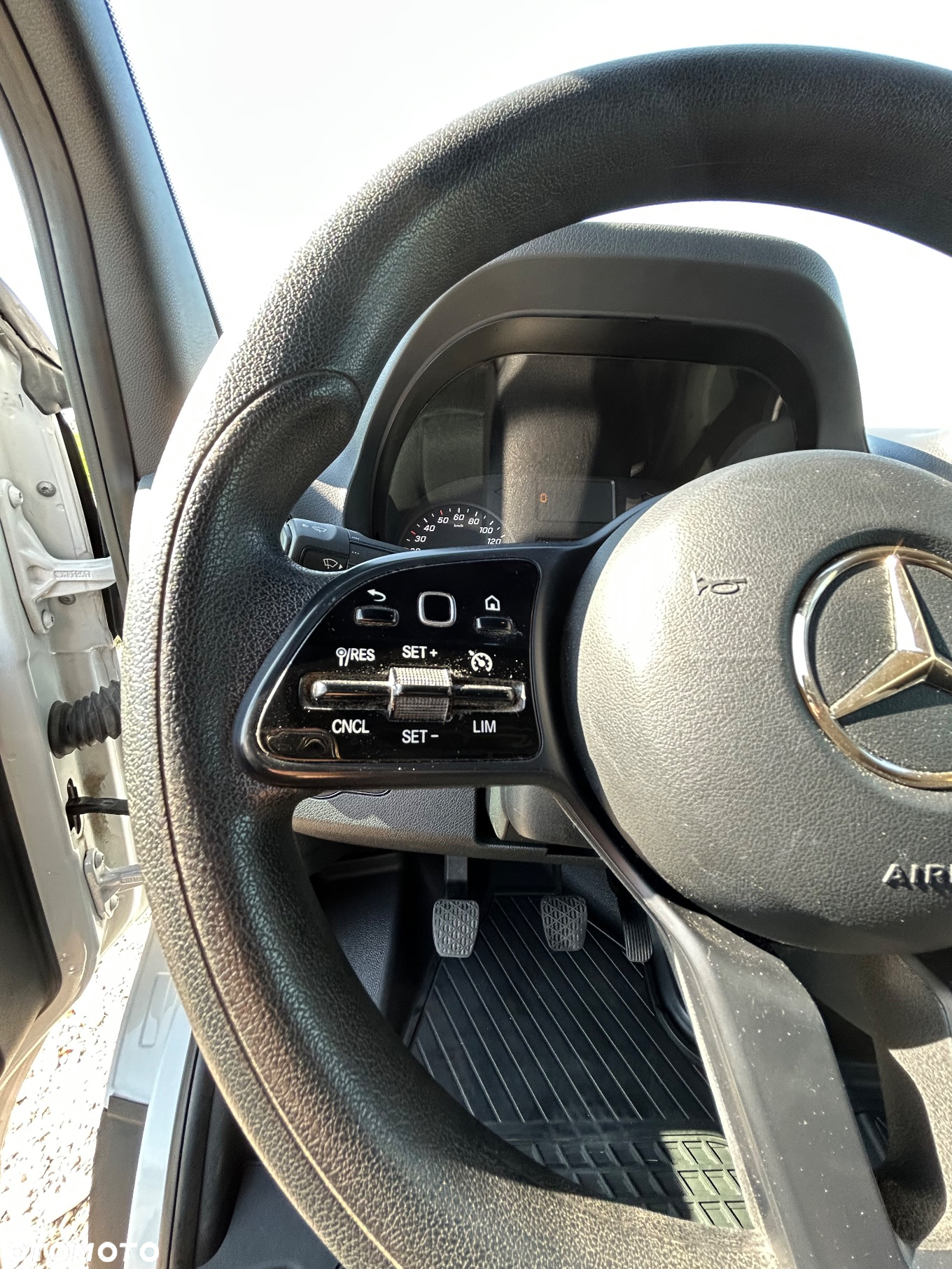 Mercedes-Benz Sprinter - 21