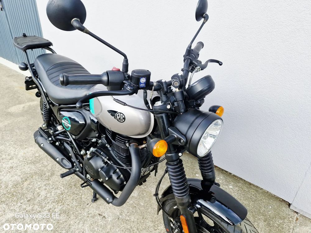 Royal Enfield HNTR - 17