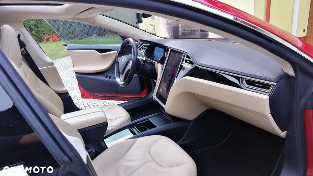 Tesla Model S 85 - 16