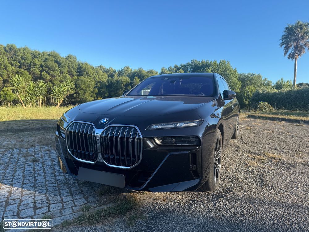 BMW i7 xDrive60 Pack Desportivo M - 1