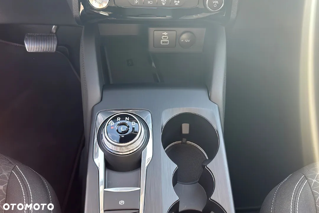 Ford Kuga 2.5 FHEV FWD Titanium eCVT - 13