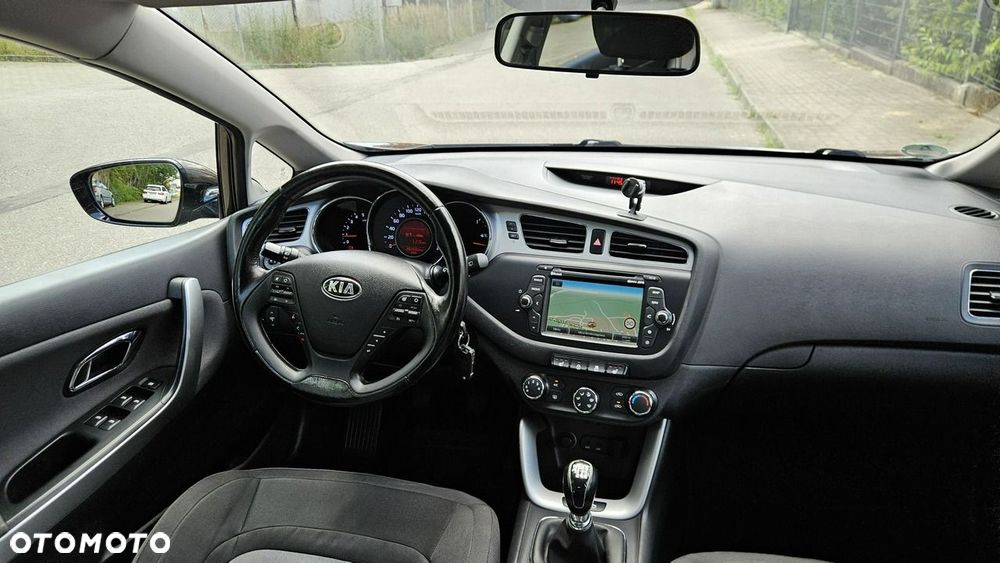 Kia Ceed 1.6 CRDi 128 Dream Team Edition - 26