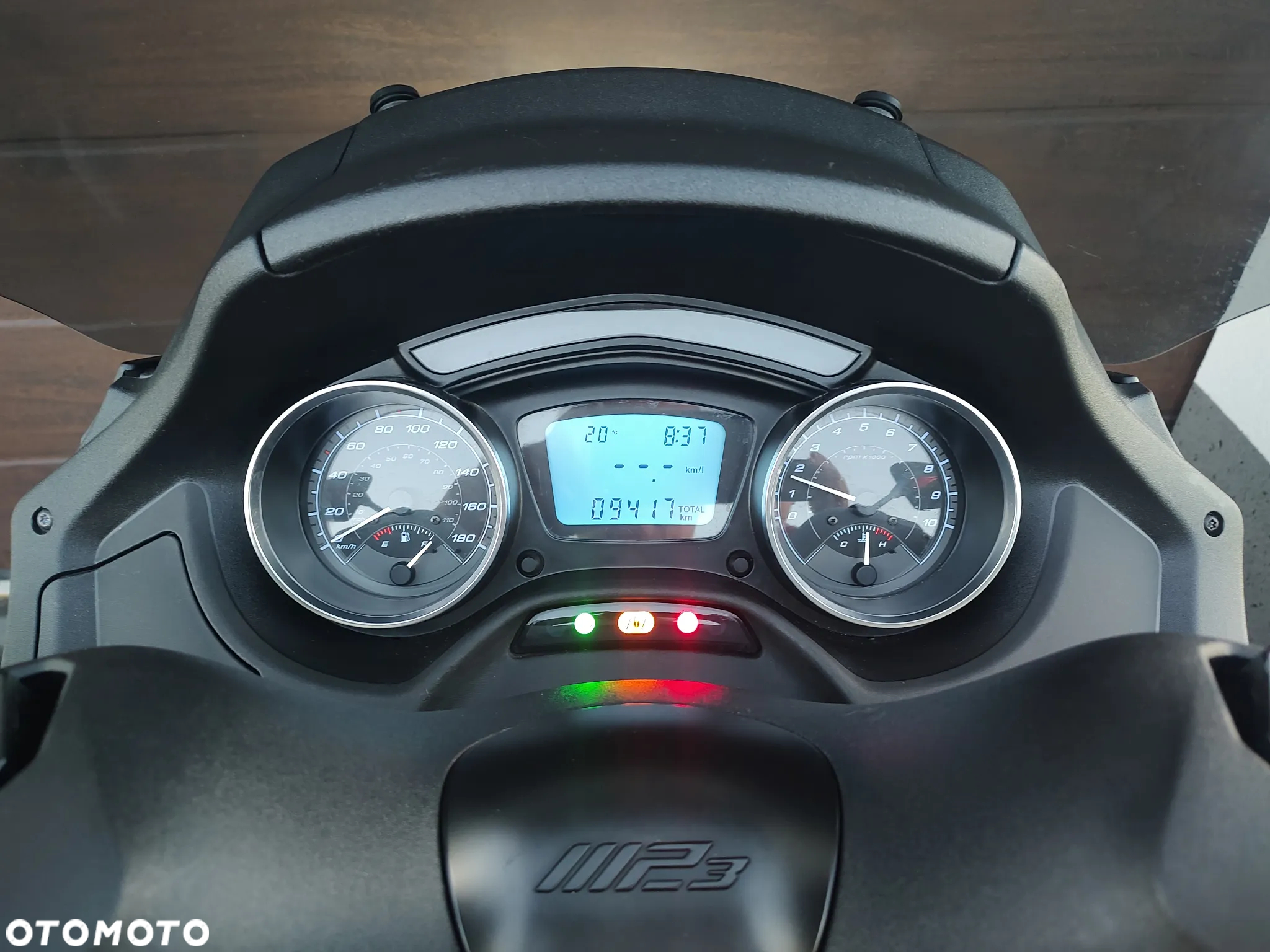 Piaggio MP-3 - 10