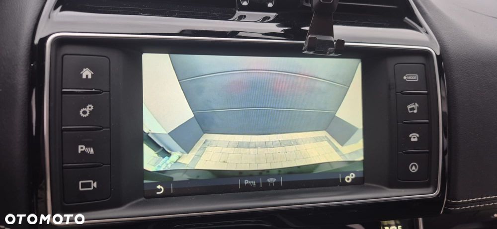 Jaguar XE 20d AWD R-Sport - 17