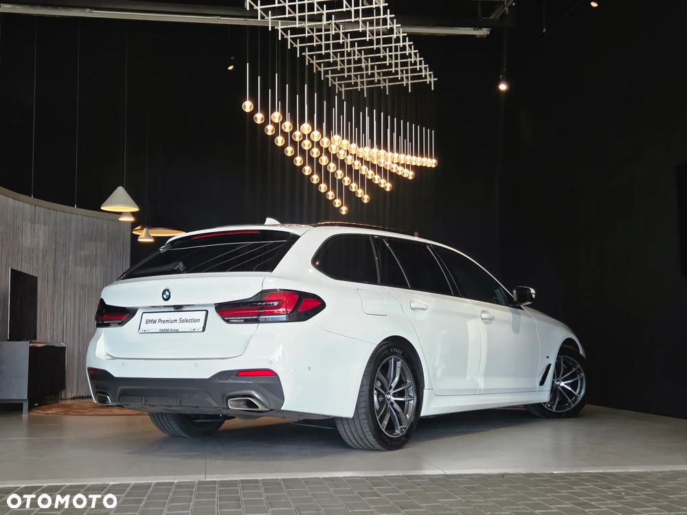 BMW Seria 5 520d xDrive M Sport Edition - 9