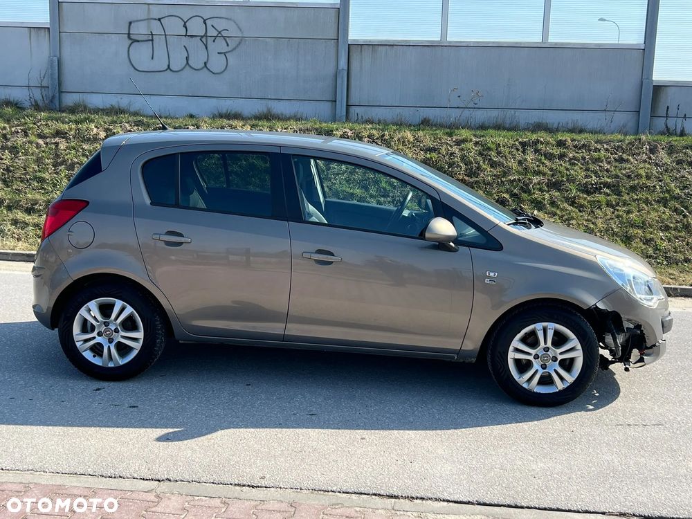 Opel Corsa 1.4 16V 150 Jahre - 5