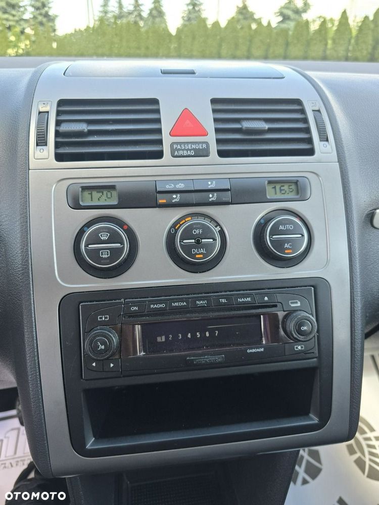 Volkswagen Touran - 28