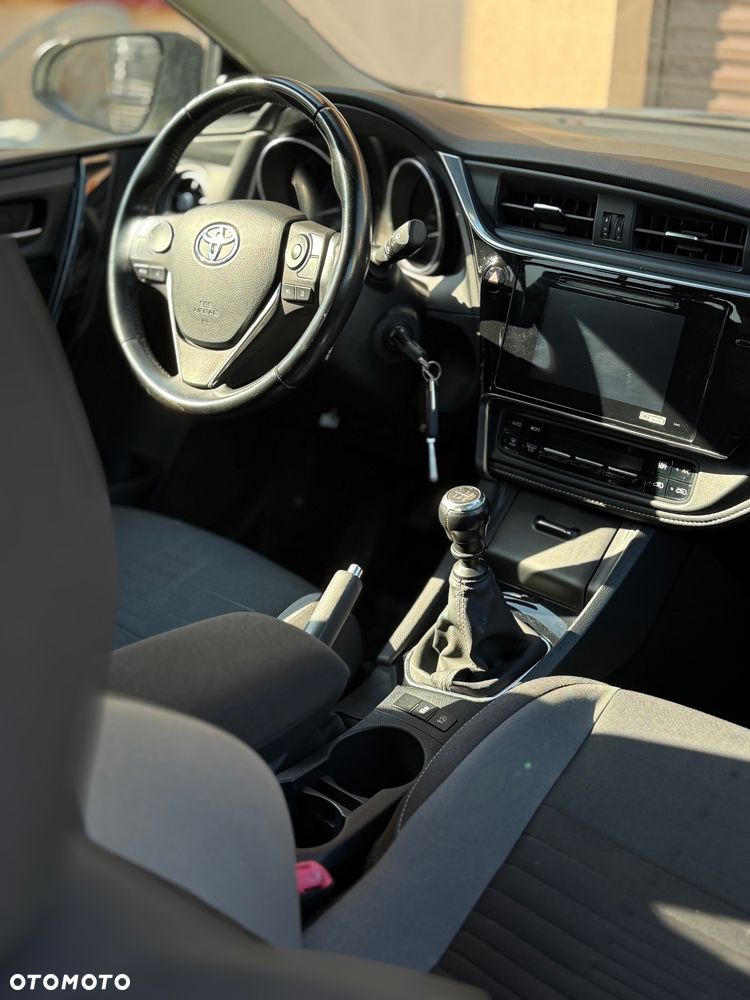 Toyota Auris 1.6 D-4D Prestige - 29