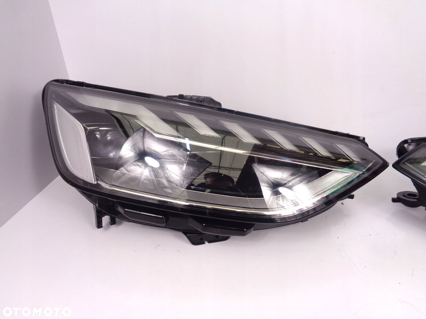 AUDI A4 S4 B9 LIFT LAMPY FULL LED 8W0941034D - 2