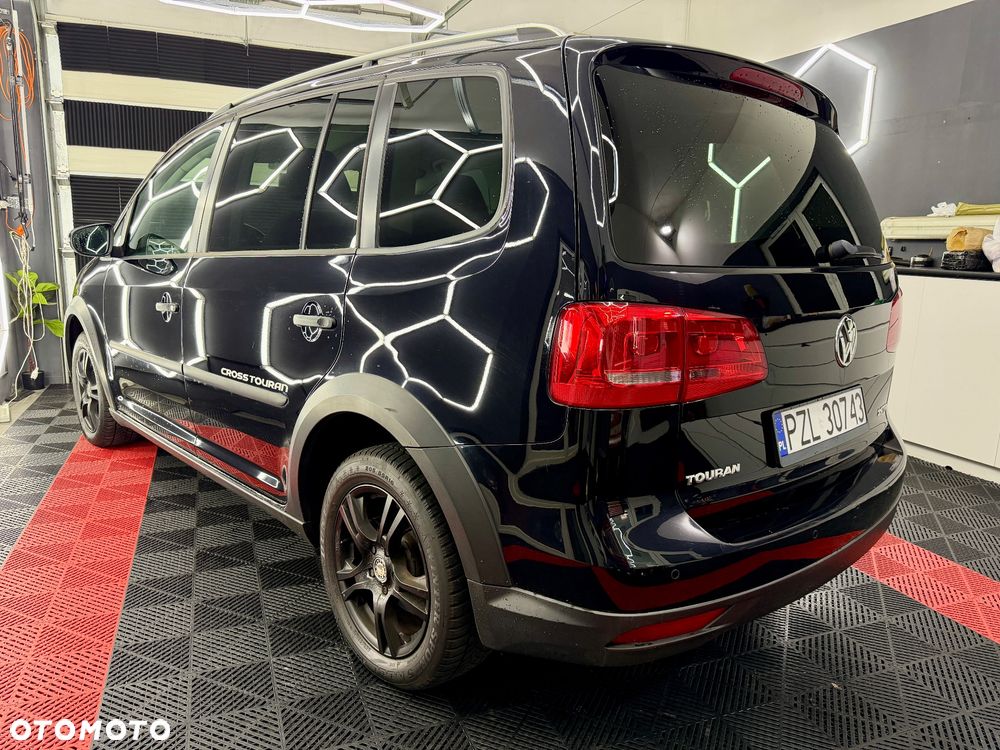 Volkswagen Touran 2.0 TDI DPF Cross - 14