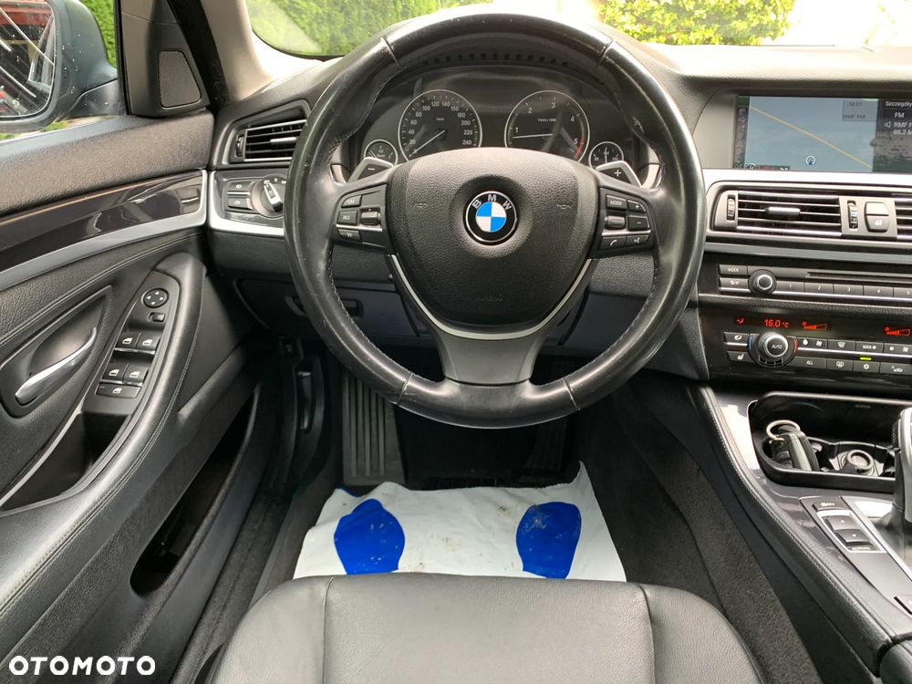 BMW Seria 5 525d - 15
