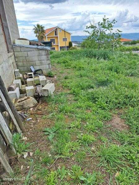 Vende-se Lote para Habitação com garagem feita - Grande imagem: 5/11