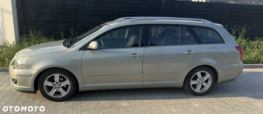 Toyota Avensis 1.8 VVT-i Sol - 2