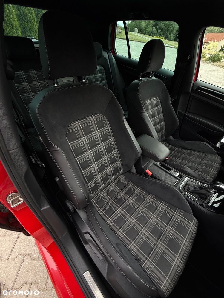Volkswagen Golf - 11