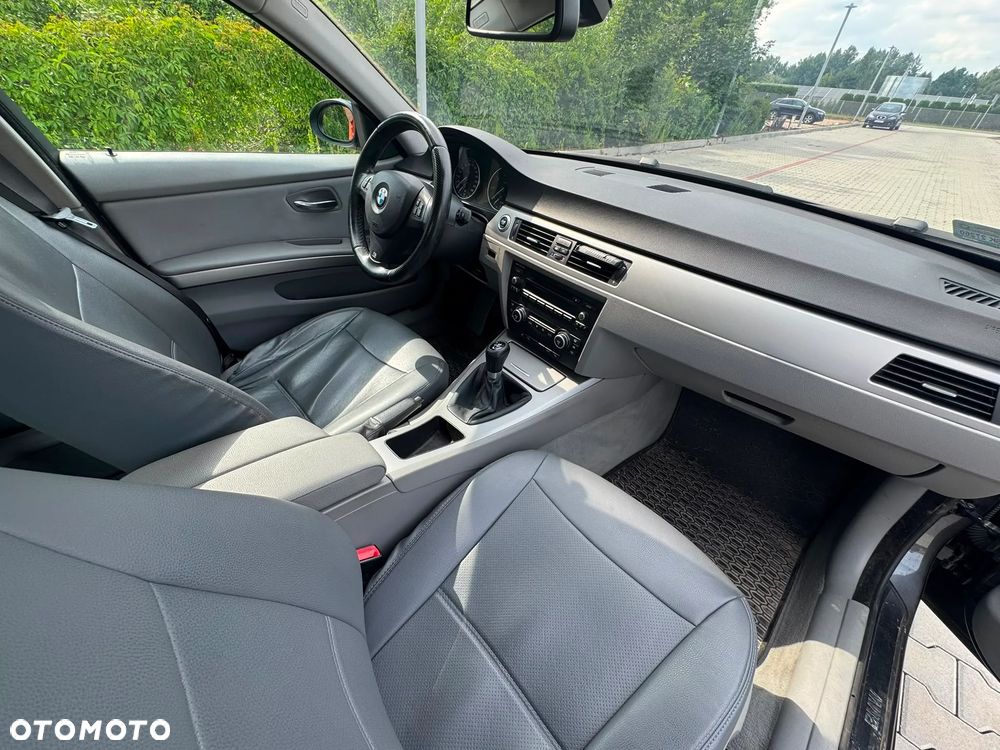 BMW Seria 3 318i - 26