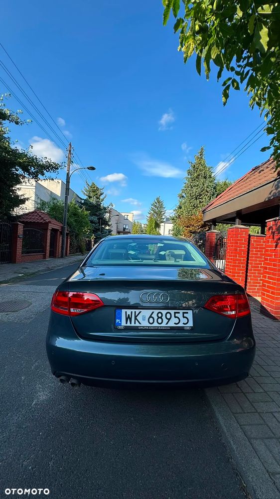 Audi A4 Limousine - 8