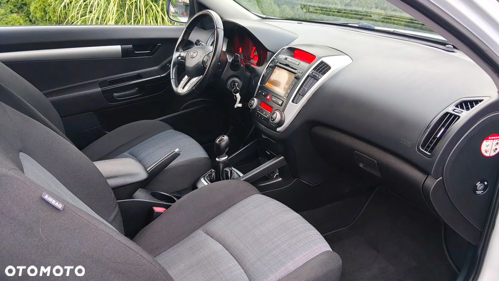 Kia ProCeed 1.4 CVVT Dream-Team Edition - 4