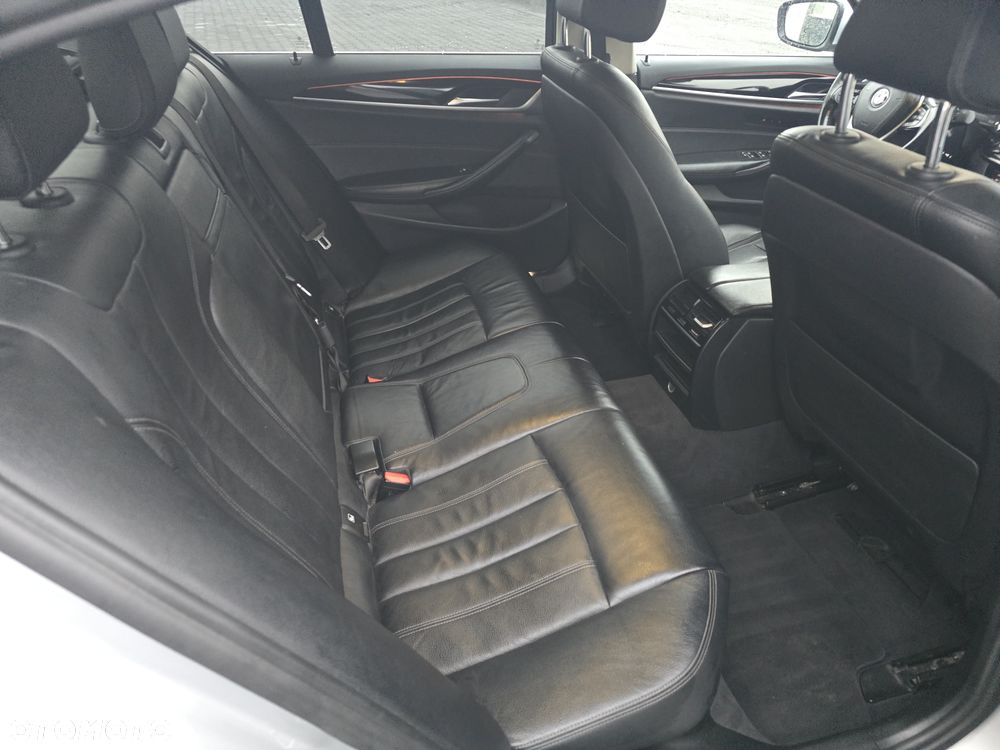 BMW Seria 5 520d - 33