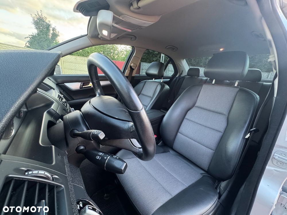 Mercedes-Benz Klasa C 180 CGI Automatik BlueEFFICIENCY Avantgarde - 40