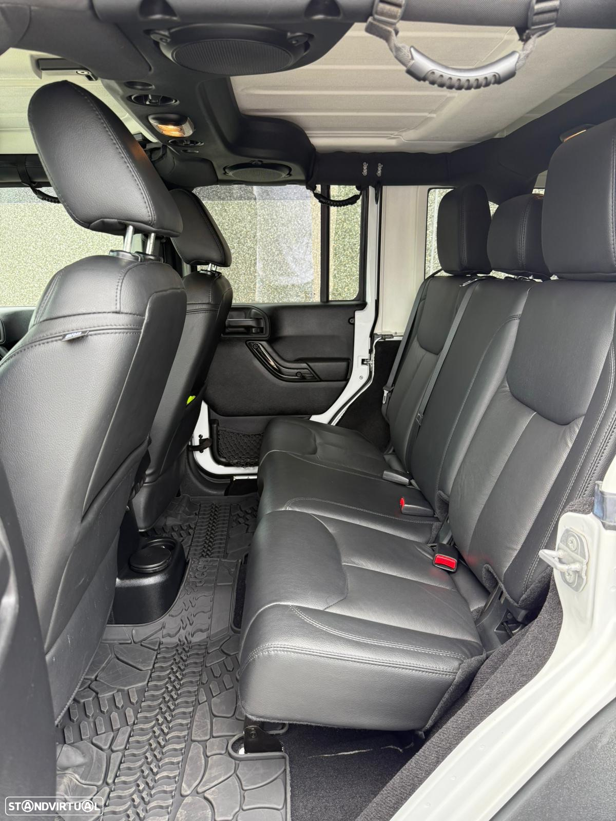 Jeep Wrangler Unlimited - 12