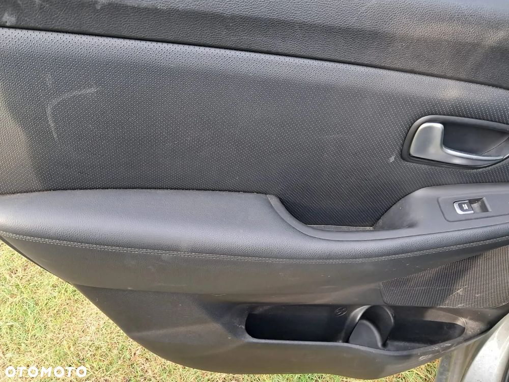 Kia Carens 1.7 CRDi 115 Dream Team Edition - 29