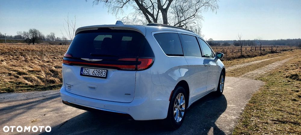 Chrysler Pacifica - 5