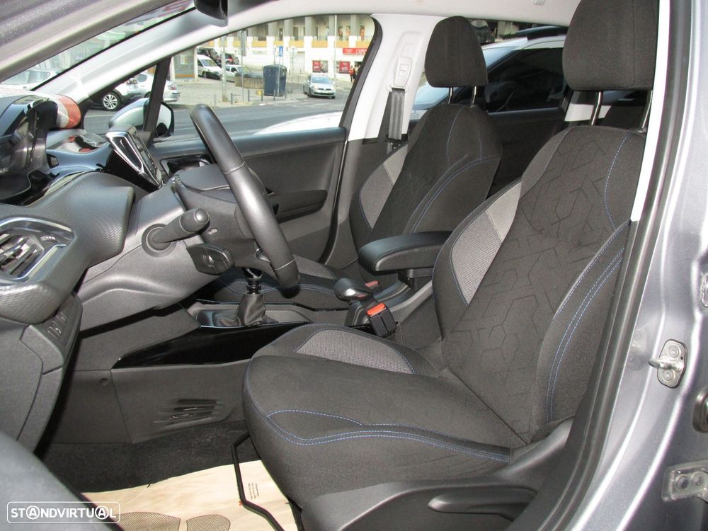 Peugeot 2008 1.2 PureTech Signature - 17