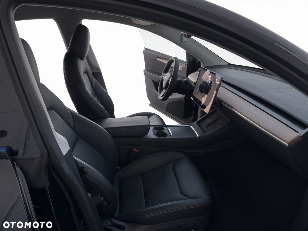 Tesla Model Y - 7