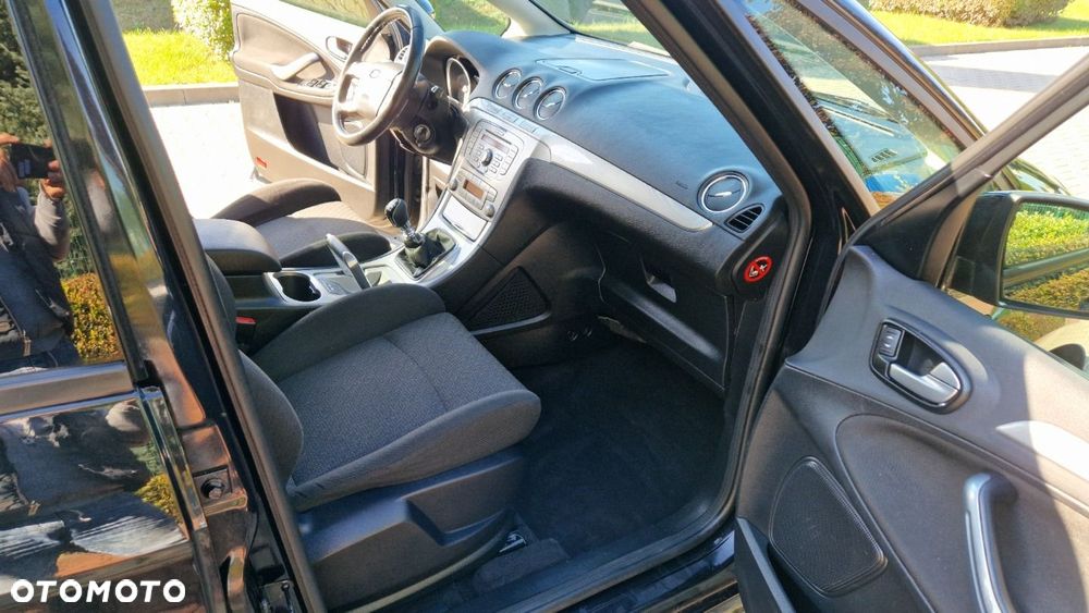Ford S-Max - 17
