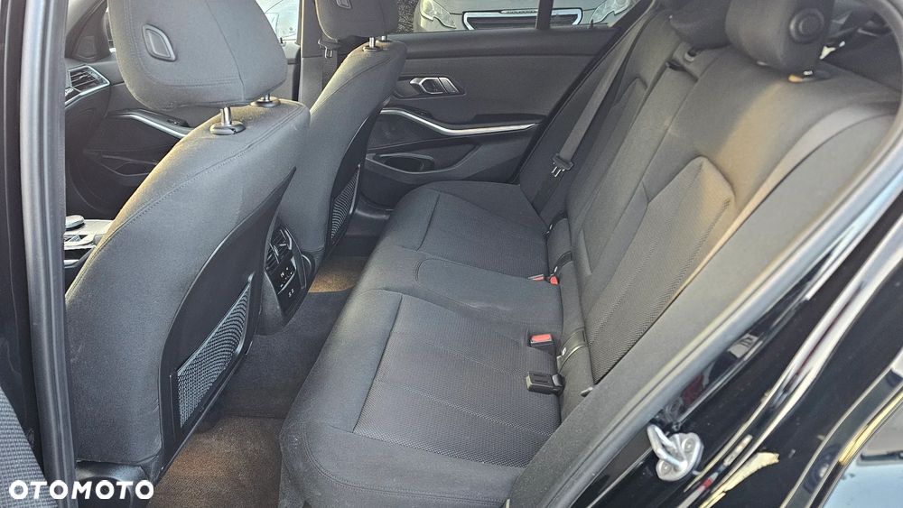 BMW Seria 3 330d xDrive Advantage sport - 17