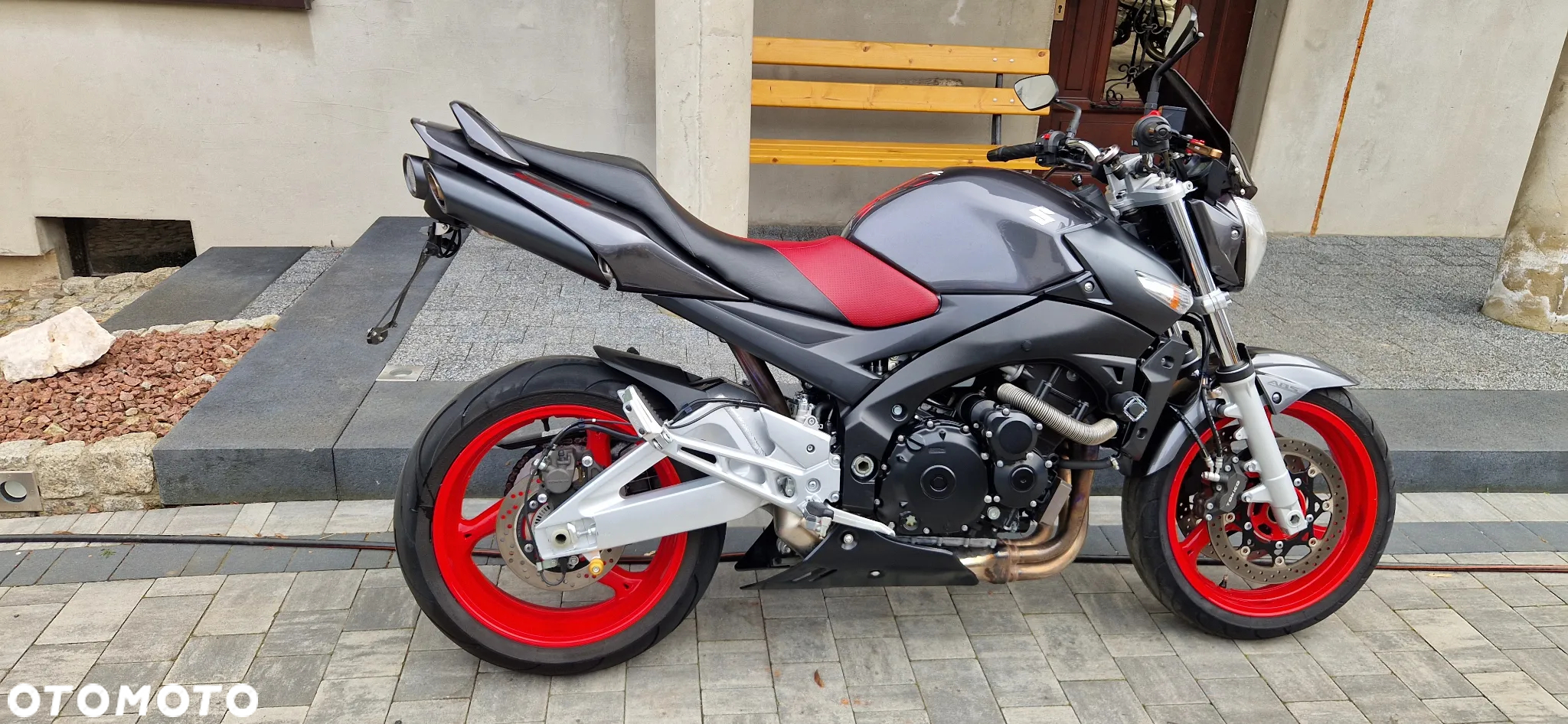 Suzuki GSR - 3