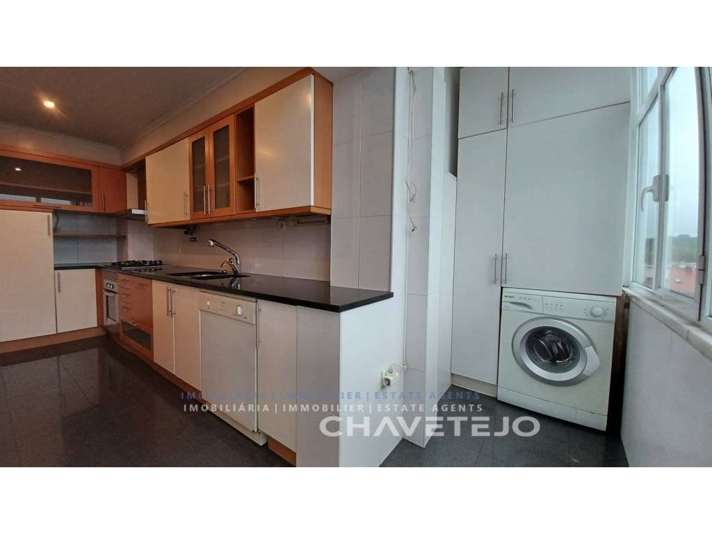T4 com cozinha equipada na Alameda em Tomar - Disponível em Setembro - Grande imagem: 5/20