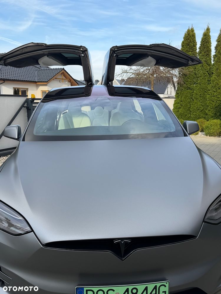 Tesla Model X - 12