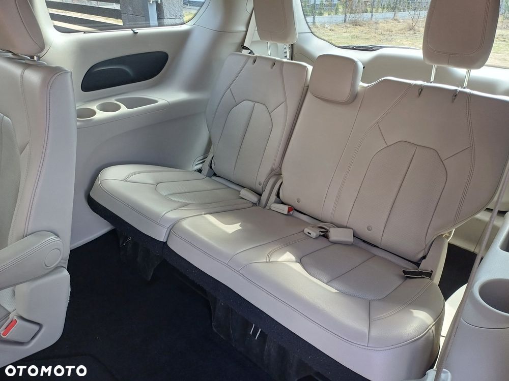 Chrysler Pacifica - 18