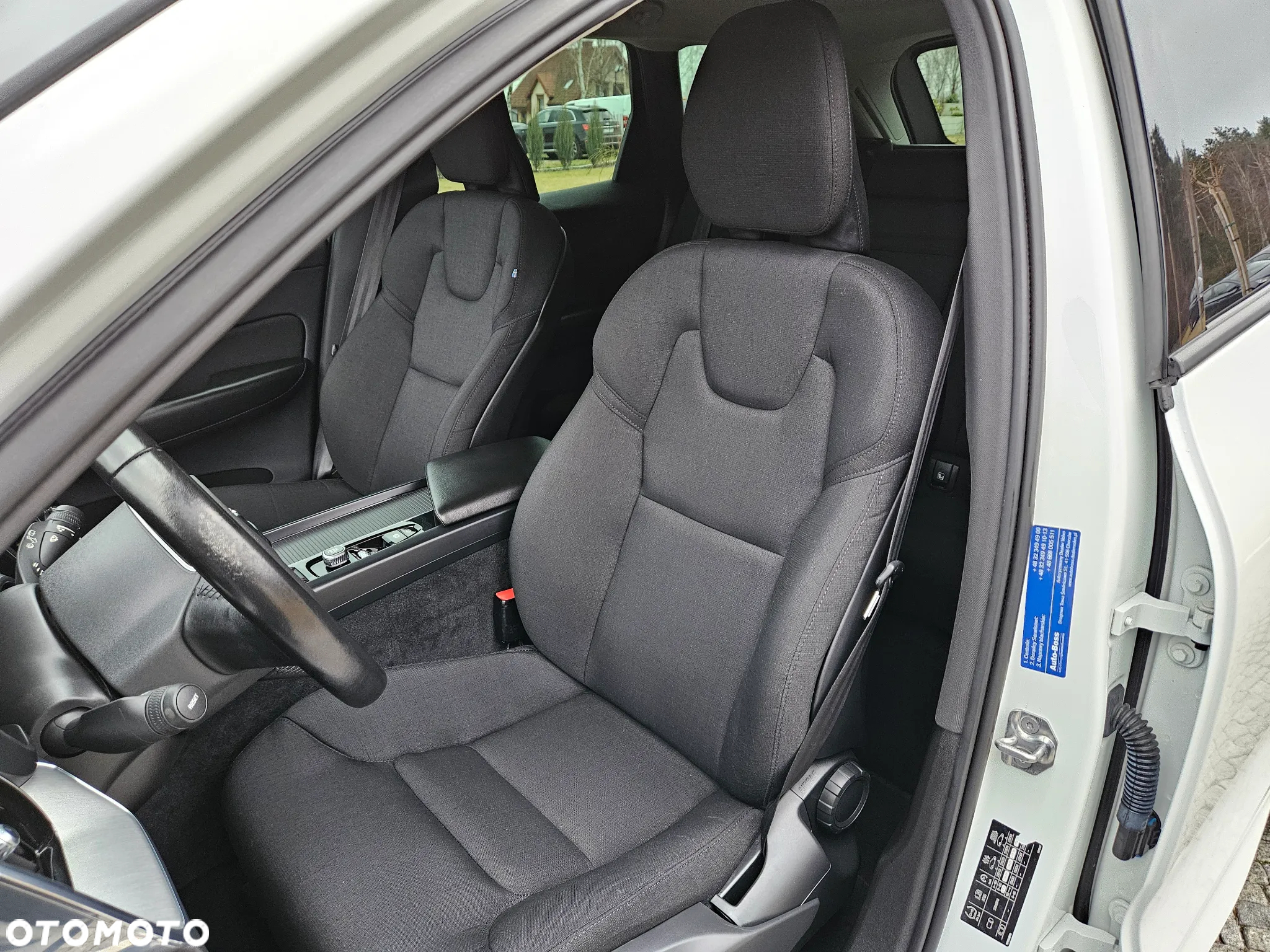 Volvo XC 60 T4 Momentum Pro - 11