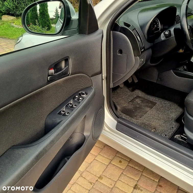 Hyundai i30 1.4 Base + - 15