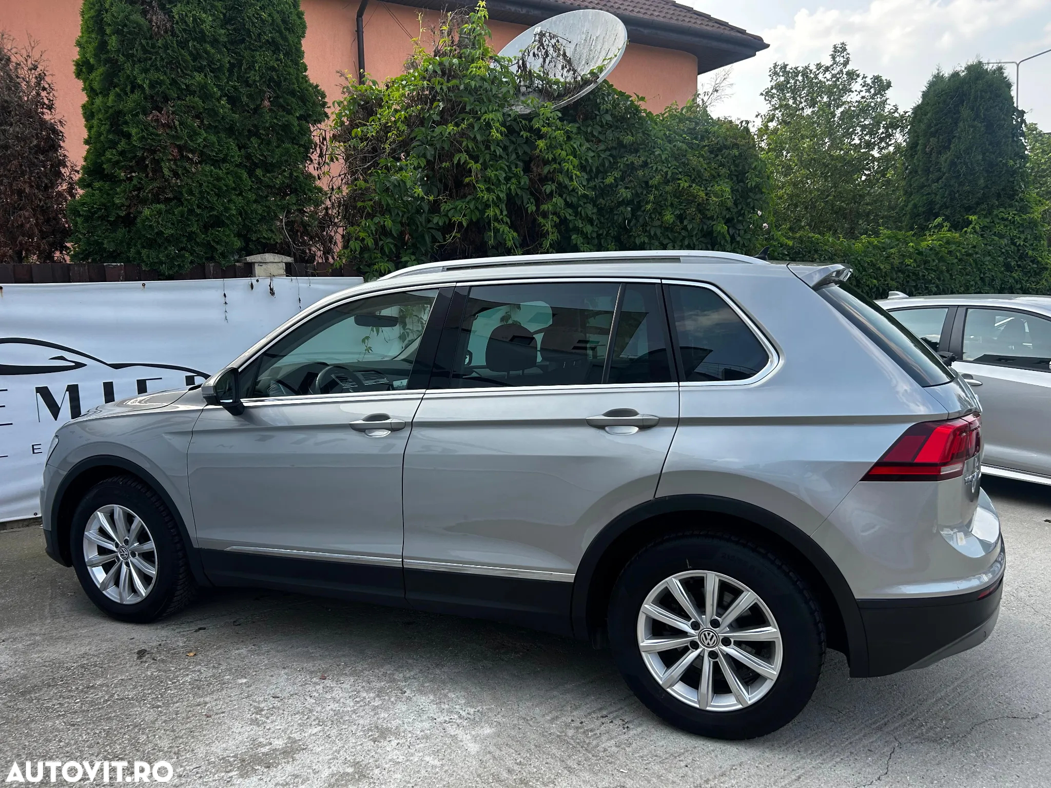 Volkswagen Tiguan 2.0 TDI DPF DSG Comfortline - 10