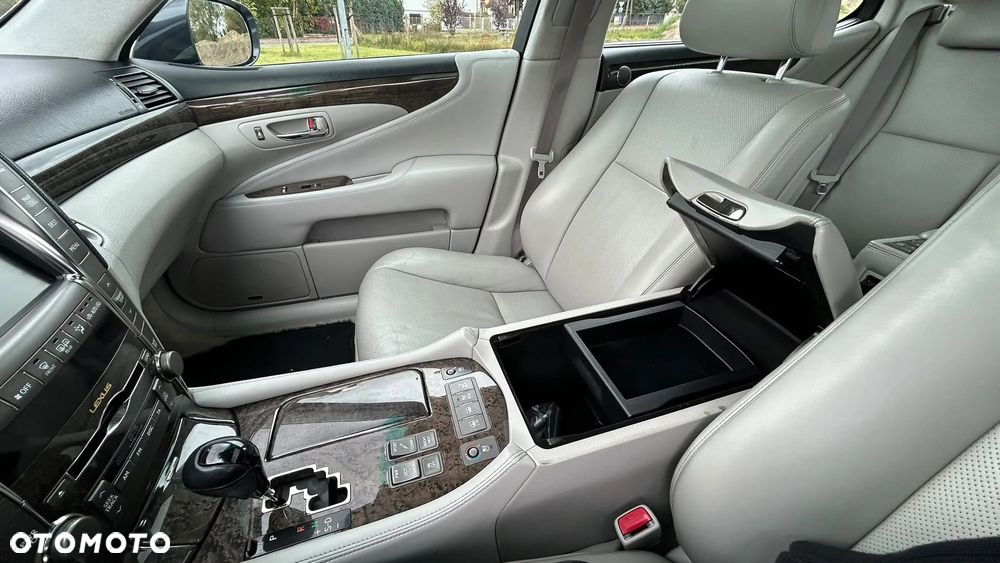 Lexus LS - 24